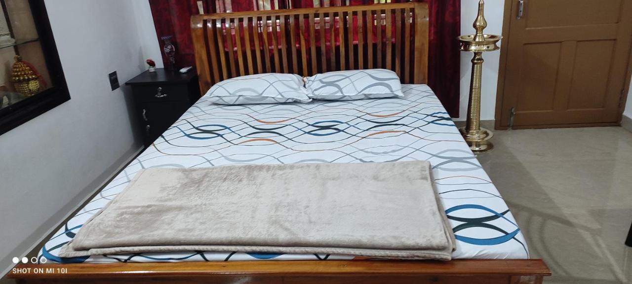 Vyshnavi Home Stay Thanniyam Habitación foto
